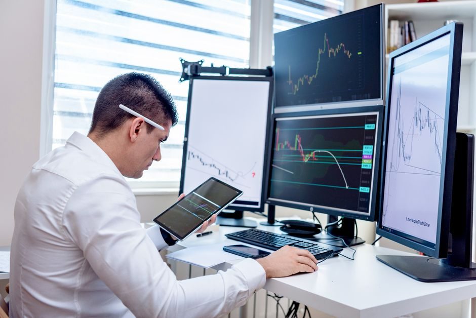 Aktien, ETFs und Marktmechanik verständlich lernen – Schritt für Schritt.